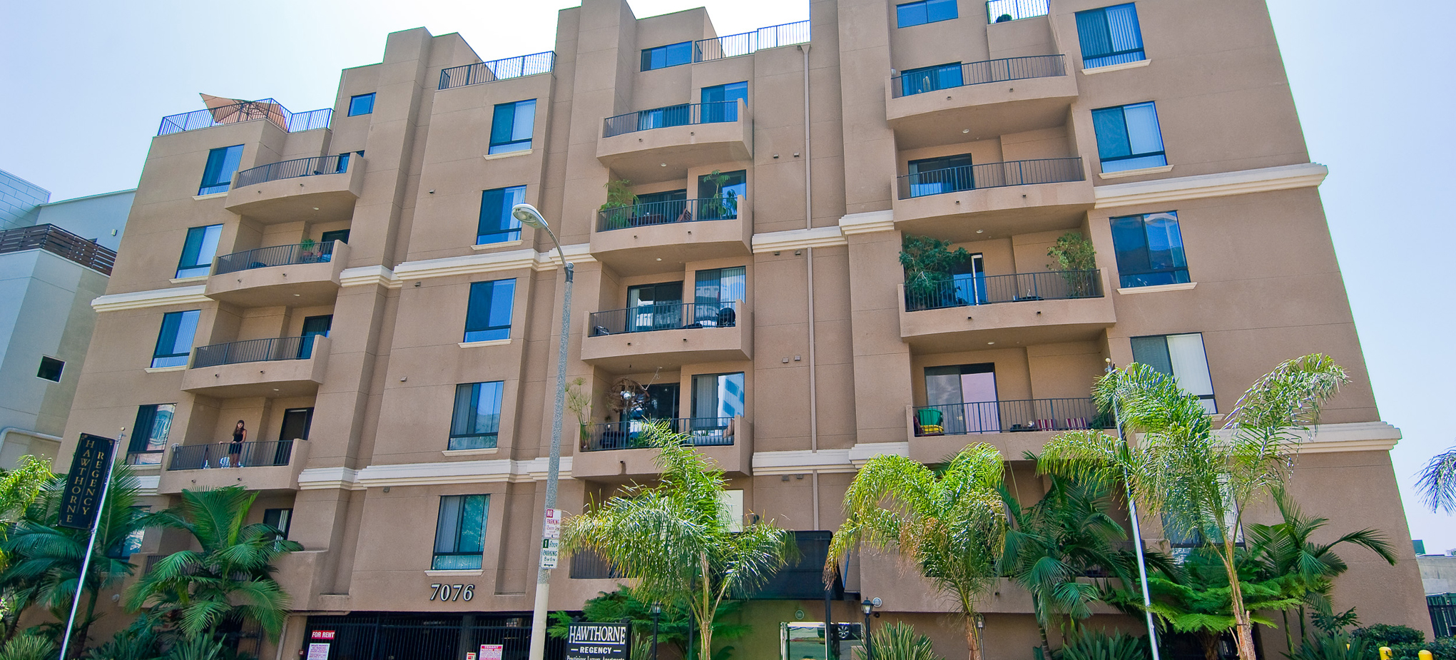 NOW LEASING AT HAWTHORNE REGENCY